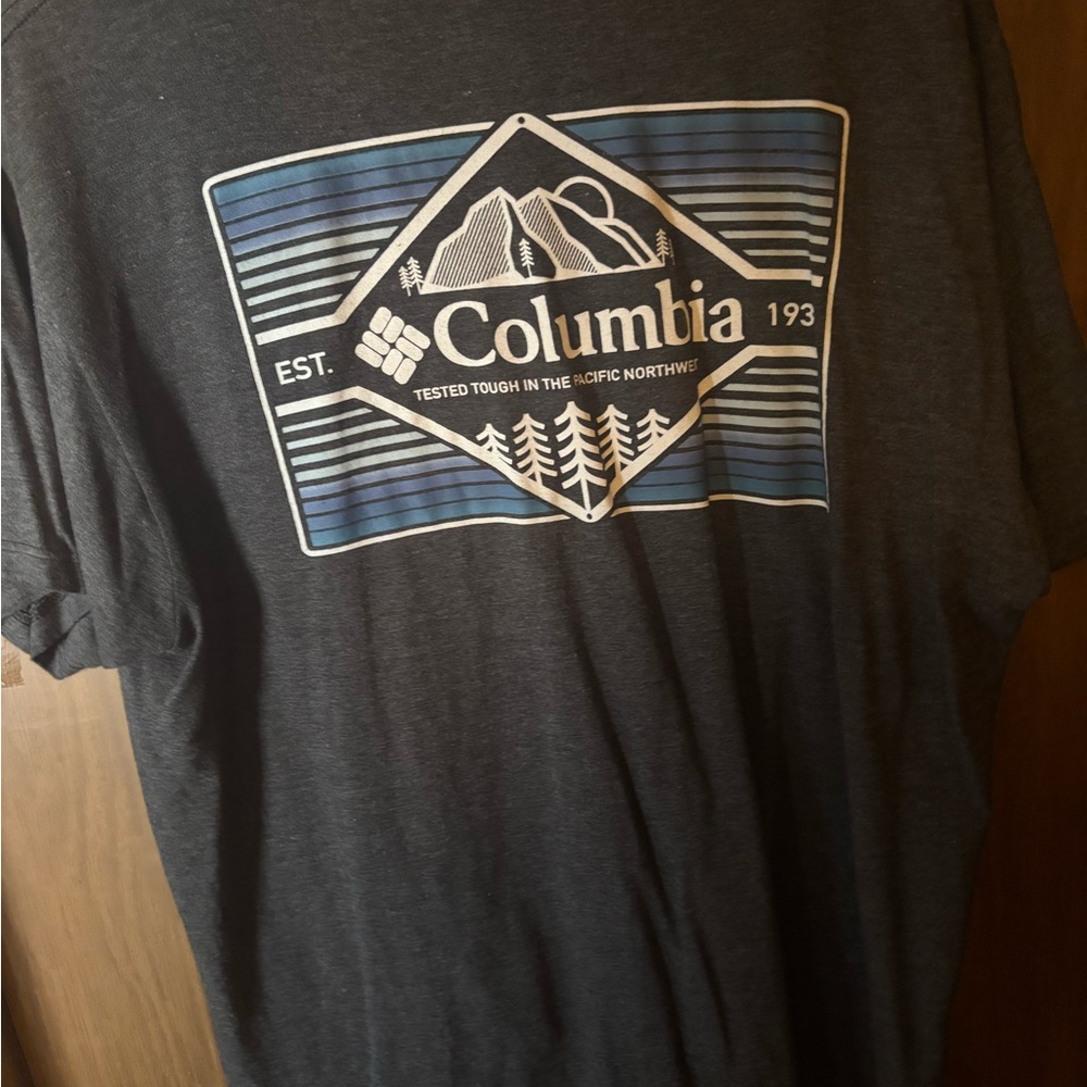 Columbia Men's Gray Graphic T-Shirt